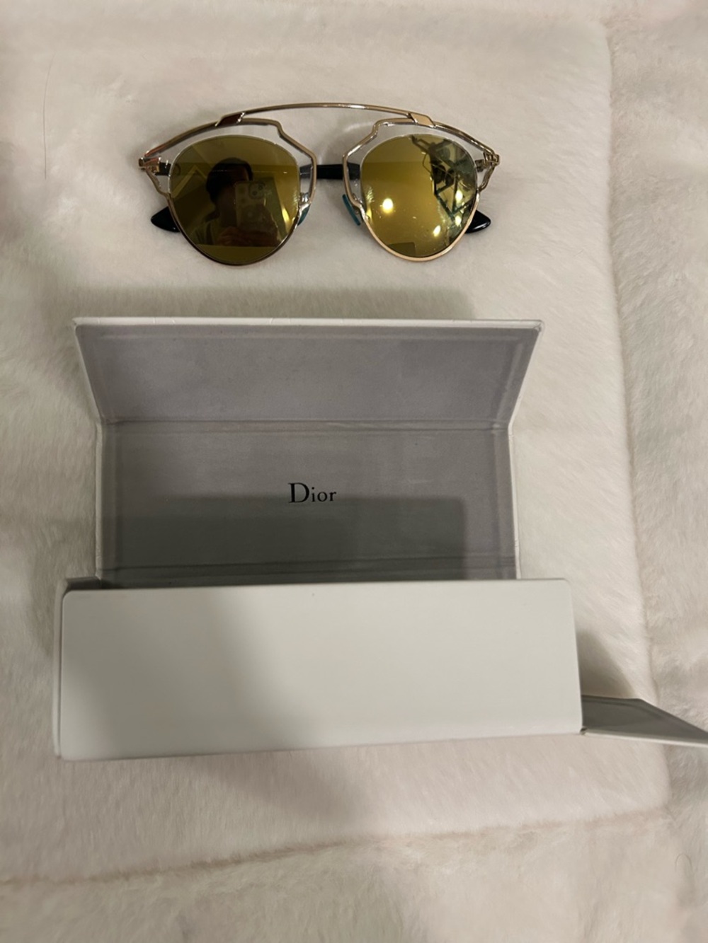 Dior White Packaging Box with Gold Wire Label - Picture 2 of 13